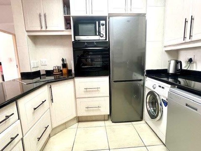 Beachfront Upmarket 3 Bedroom Apartment In Uvongo Beach  - Photo 6