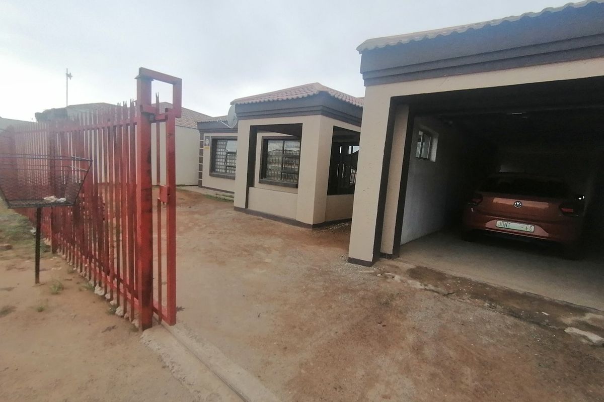 Beautiful 3 Bedroom Family House for Sale in Pine Haven, Bloemfontein - Photo 5