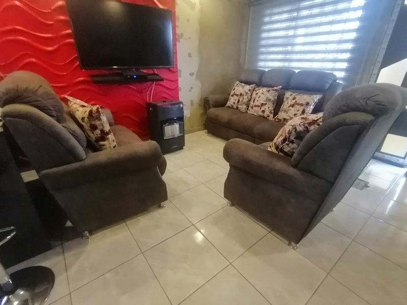 Beautiful 3 Bedroom Family House for Sale in Pine Haven, Bloemfontein - Photo 10