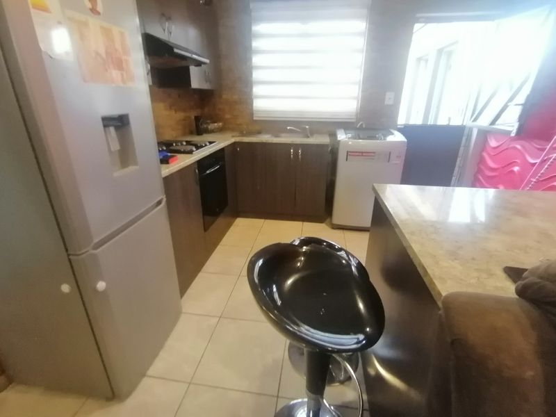 Beautiful 3 Bedroom Family House for Sale in Pine Haven, Bloemfontein - Photo 9