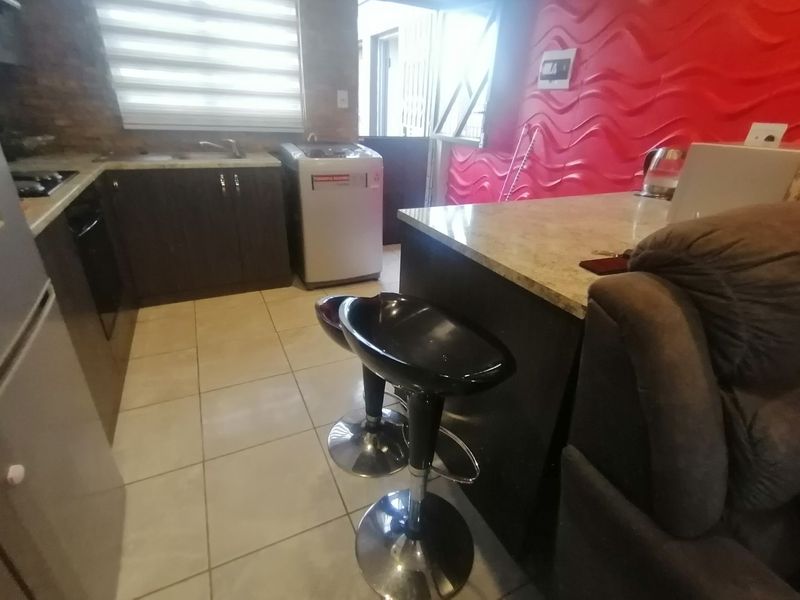 Beautiful 3 Bedroom Family House for Sale in Pine Haven, Bloemfontein - Photo 8