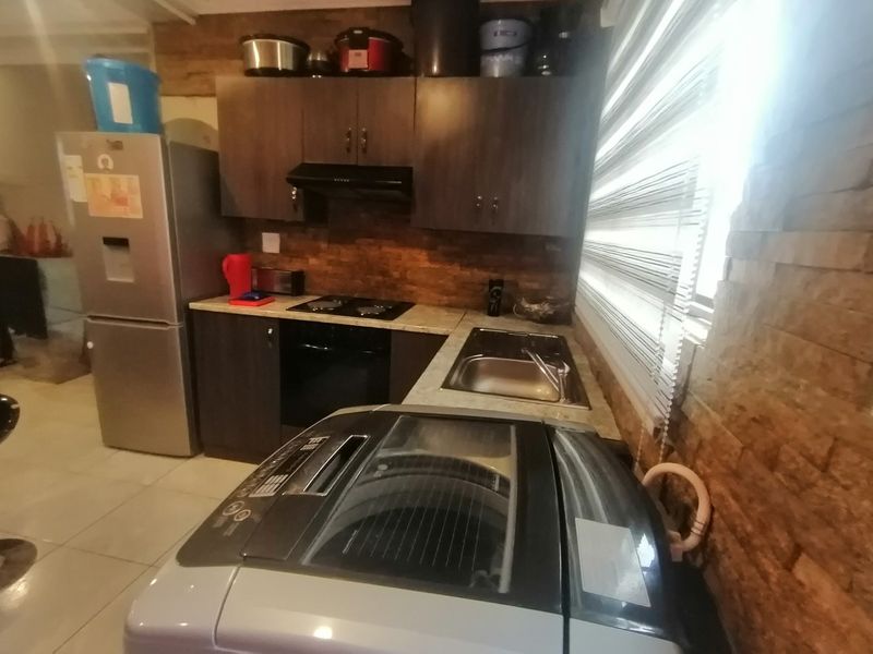 Beautiful 3 Bedroom Family House for Sale in Pine Haven, Bloemfontein - Photo 7