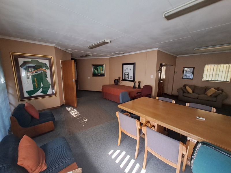 Prime Prime Location 1600m2 House with officed on Jaun Vorster Road ready do develop - Photo 6