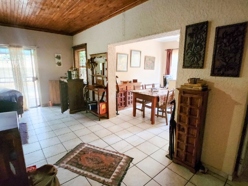 Spacious and versatile 3-bedroom family home with a charming kitchen, dedicated study, entertainment-ready lapa, and endless outdoor potential, perfect for creating your dream oasis. - Photo 5