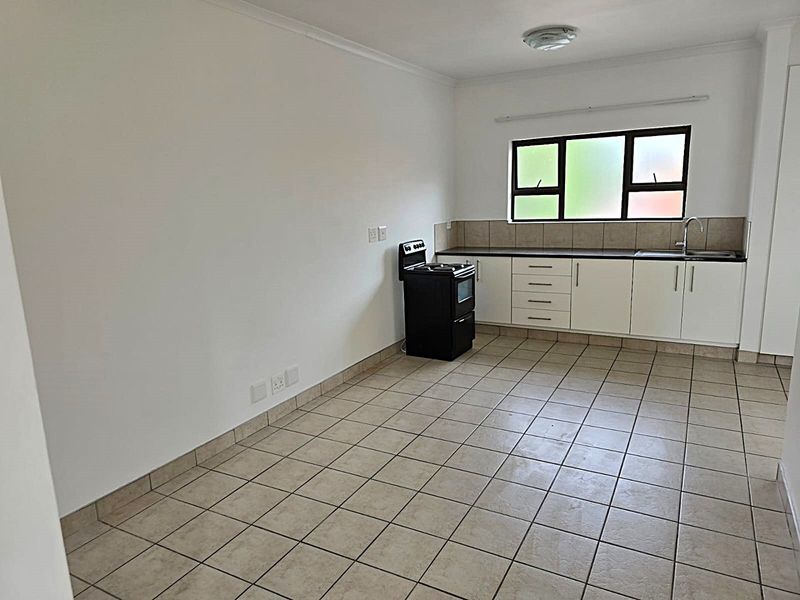 1 Bedroom 1 Bathroom Upper level Apartment To Let in Parktown - Photo 7