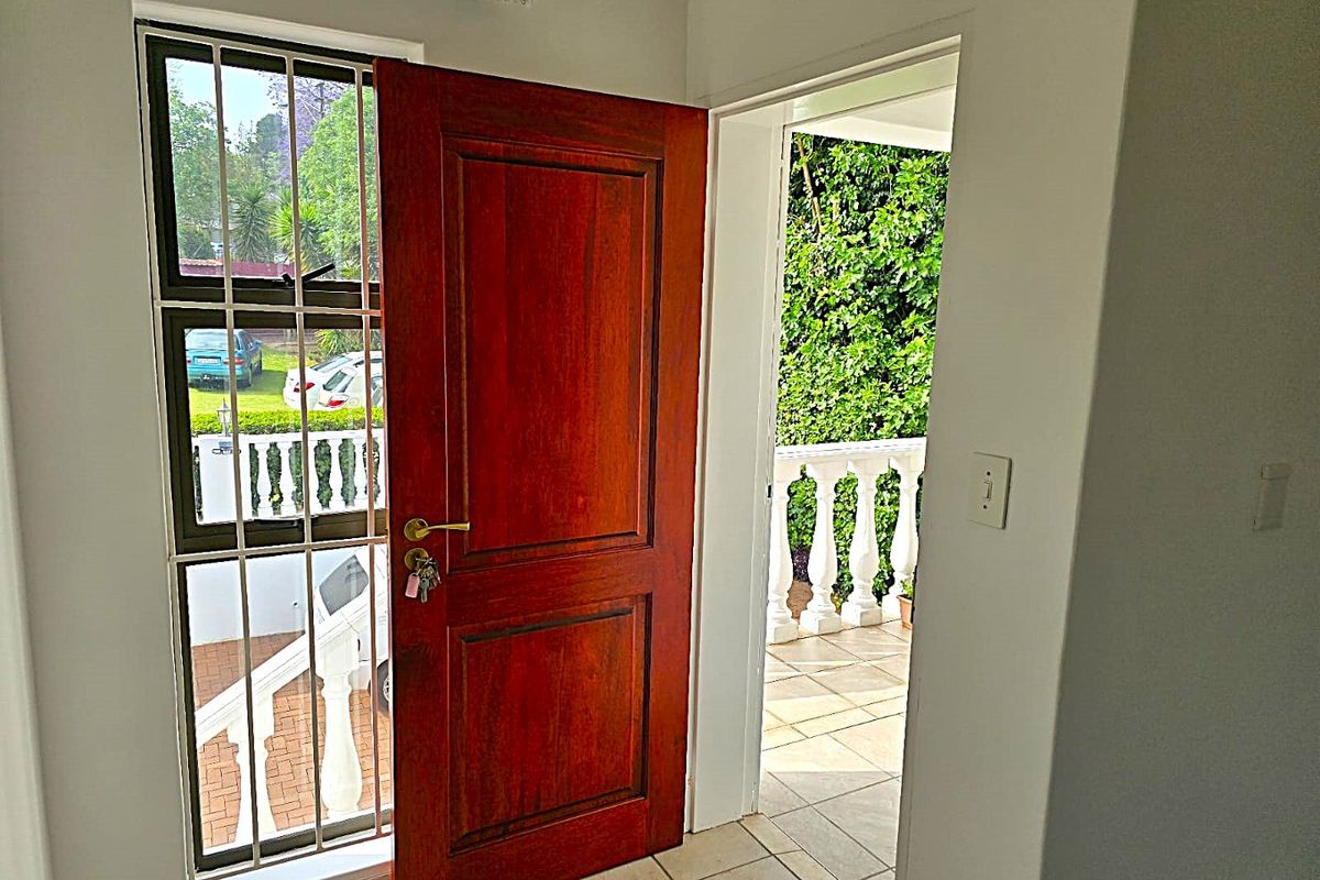 1 Bedroom 1 Bathroom Upper level Apartment To Let in Parktown - Photo 5