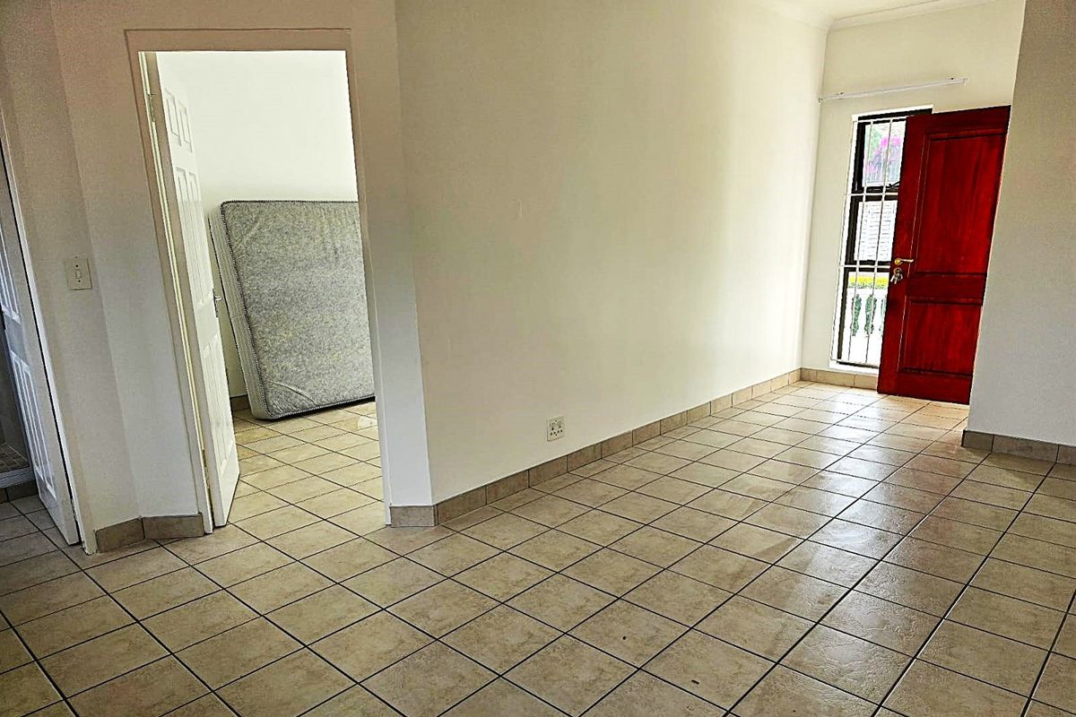 1 Bedroom 1 Bathroom Upper level Apartment To Let in Parktown - Photo 4