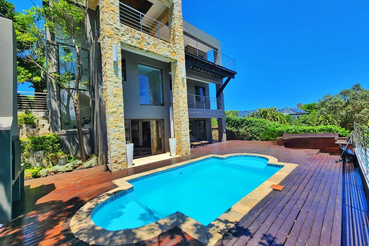 Luxurious multi level home in a gated estate with ocean views. - Photo 2