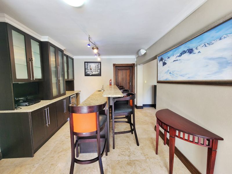 Luxurious multi level home in a gated estate with ocean views. - Photo 9