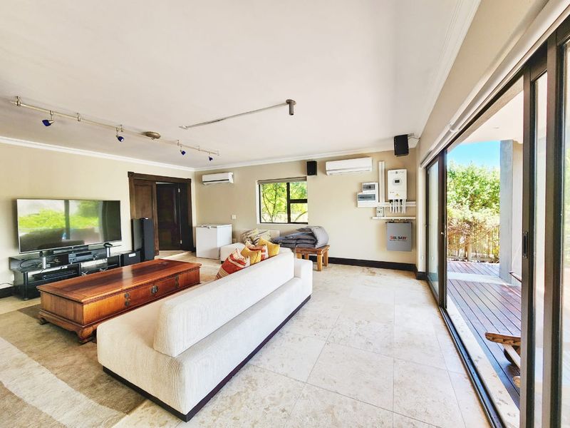 Luxurious multi level home in a gated estate with ocean views. - Photo 7