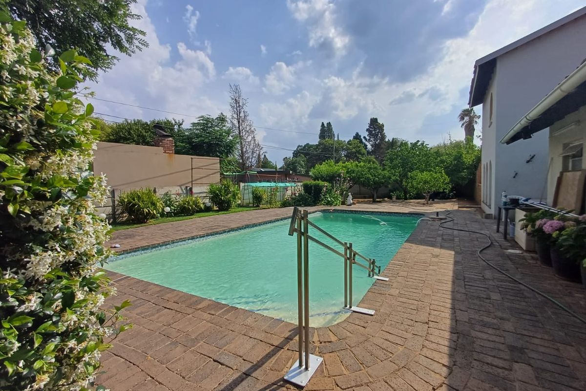 Spacious Family Retreat with Pool, Flatlet and Exceptional Outdoor Living - Photo 4