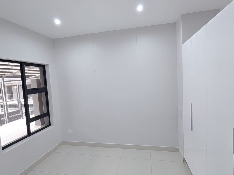 Chic Urban Apartment for Sale in Umhlanga - Photo 6