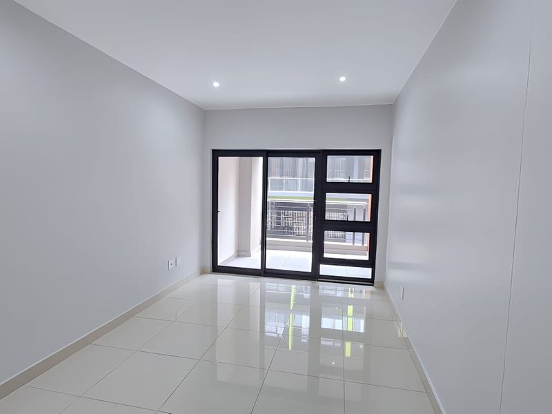 Chic Urban Apartment for Sale in Umhlanga - Photo 3