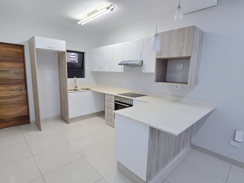 Chic Urban Apartment for Sale in Umhlanga - Photo 2