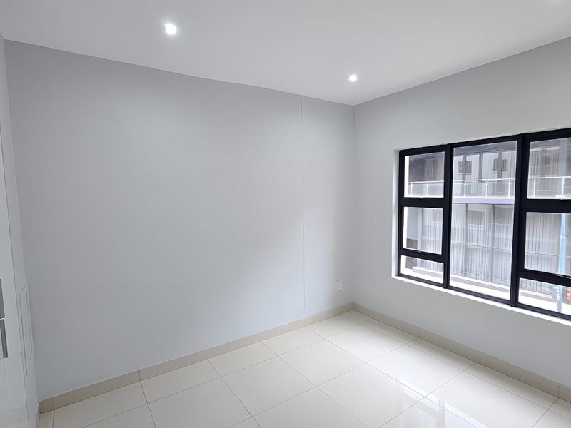 Chic Urban Apartment for Sale in Umhlanga - Photo 5