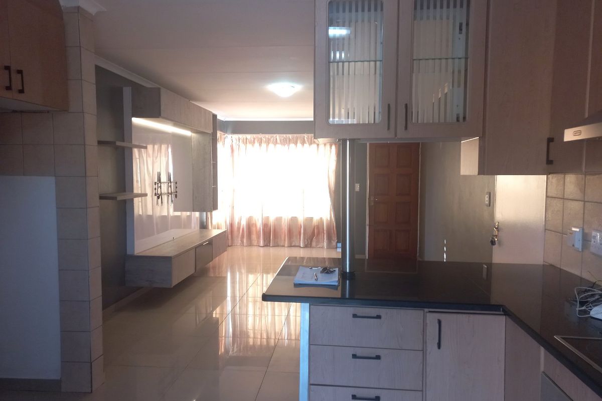 WELCOME HOME!!! HOME SWEET HOME!! BEAUTIFUL, IMMACULATE  3 BEDROOM SIMPLEX IN THE POPULAR, SAFE & SECURE COSMOS ESTATE IN KOSMOSDAL - Photo 5