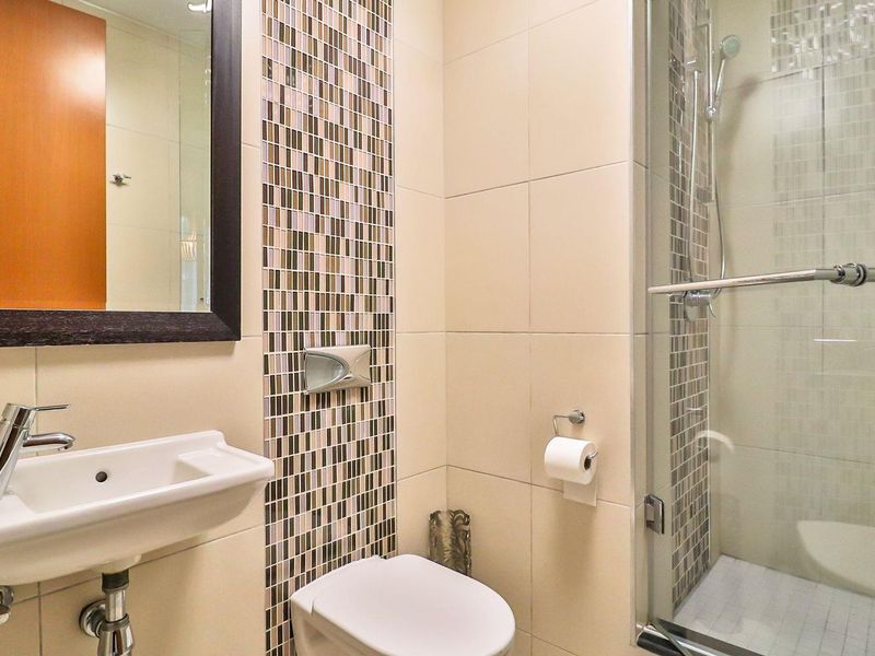 2 Bedroom Apartment For Sale in Bedford Centre - Photo 9