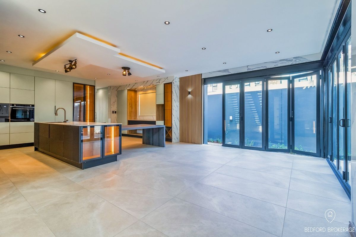 6 BEDROOM HOME FOR SALE AT THE NEIGHBOURHOOD - Photo 2