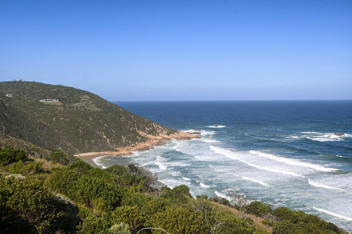 Exclusive Clifftop Haven in Southern Right Estate, Brenton-on-Sea - Photo 2