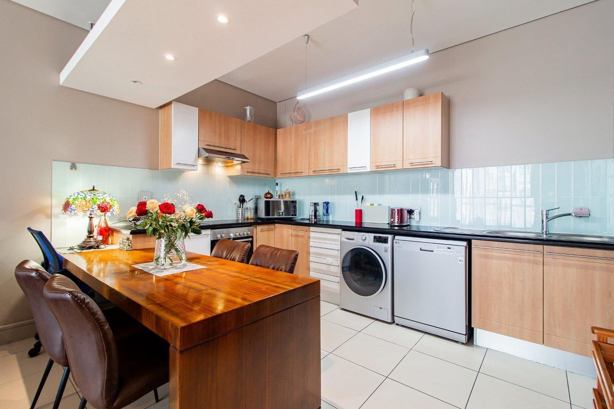 2 Bedroom Apartment for Sale - Photo 2