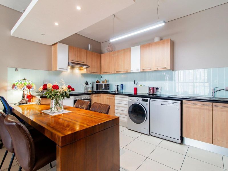 2 Bedroom Apartment for Sale - Photo 2