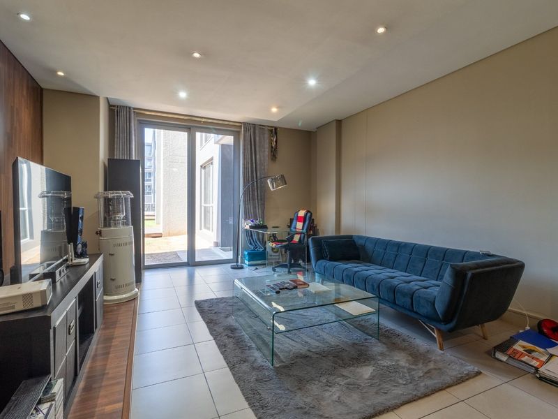 STUNNING 2 BEDROOM GARDEN UNIT FOR SALE AT BEDFORD - Photo 2