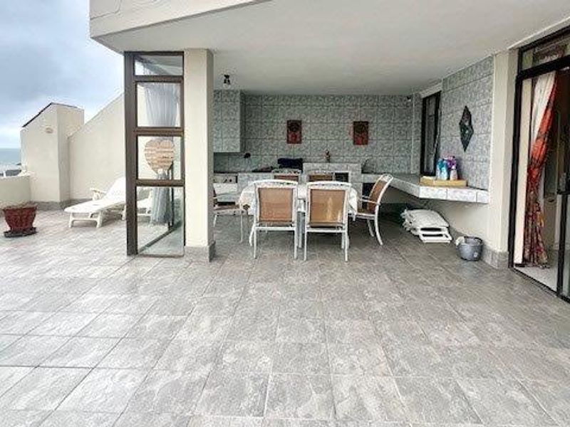 Cozy Coastal Apartment With Ocean Views - Photo 5