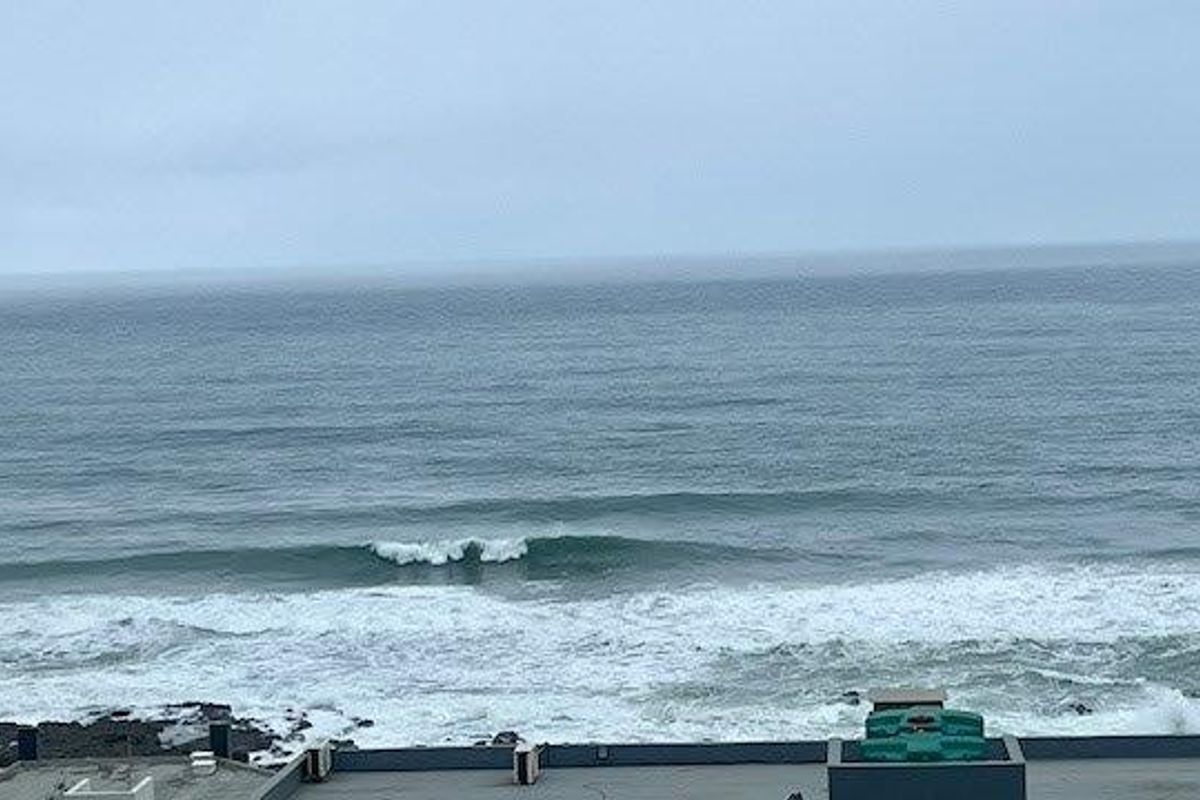 Cozy Coastal Apartment With Ocean Views - Photo 3