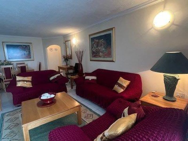 Cozy Coastal Apartment With Ocean Views - Photo 10