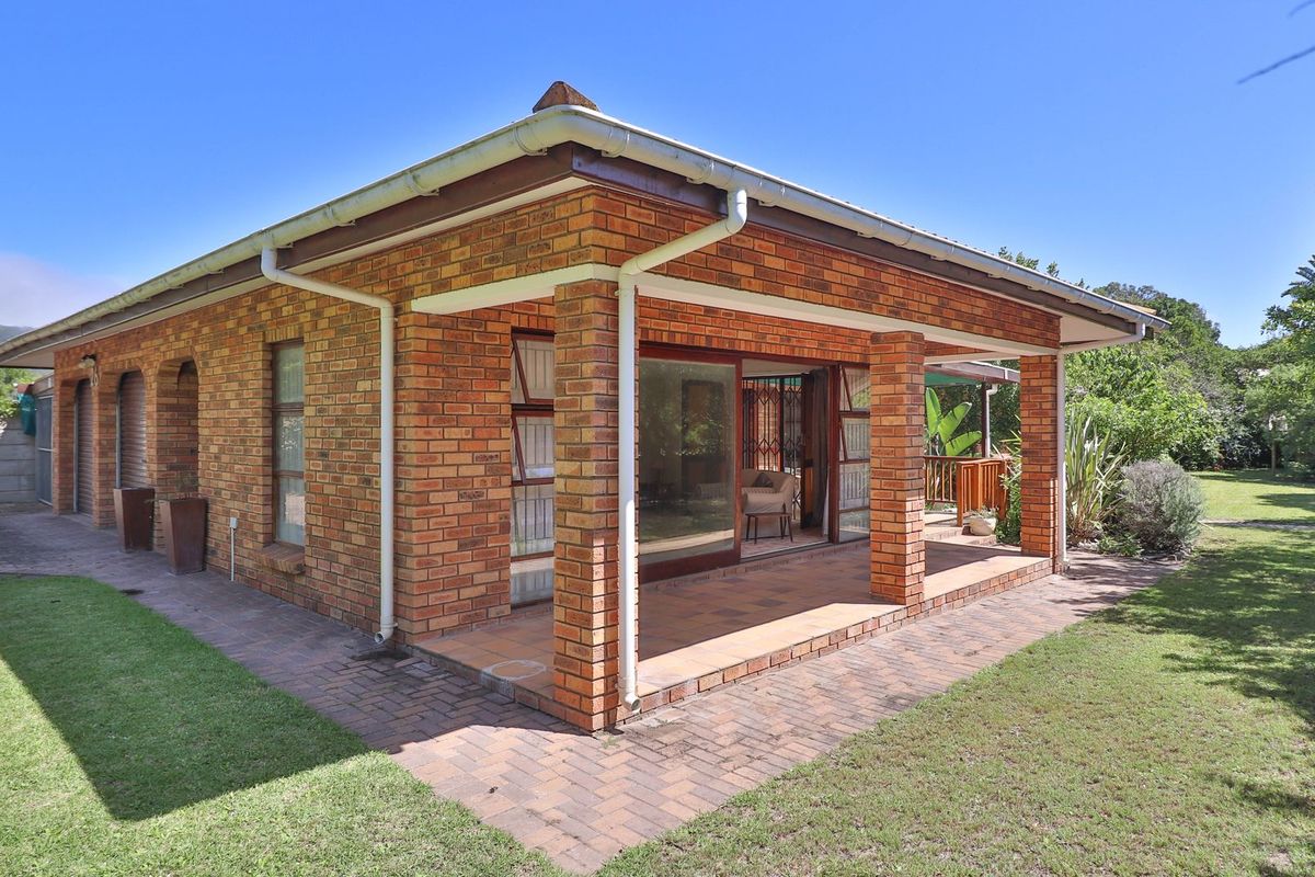 A Charming Family Home with Endless Potential on Sedgefield’s Island.  - Photo 3