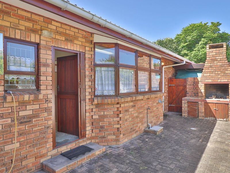 A Charming Family Home with Endless Potential on Sedgefield’s Island.  - Photo 4