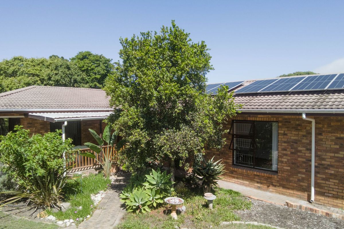 A Charming Family Home with Endless Potential on Sedgefield’s Island.  - Photo 2