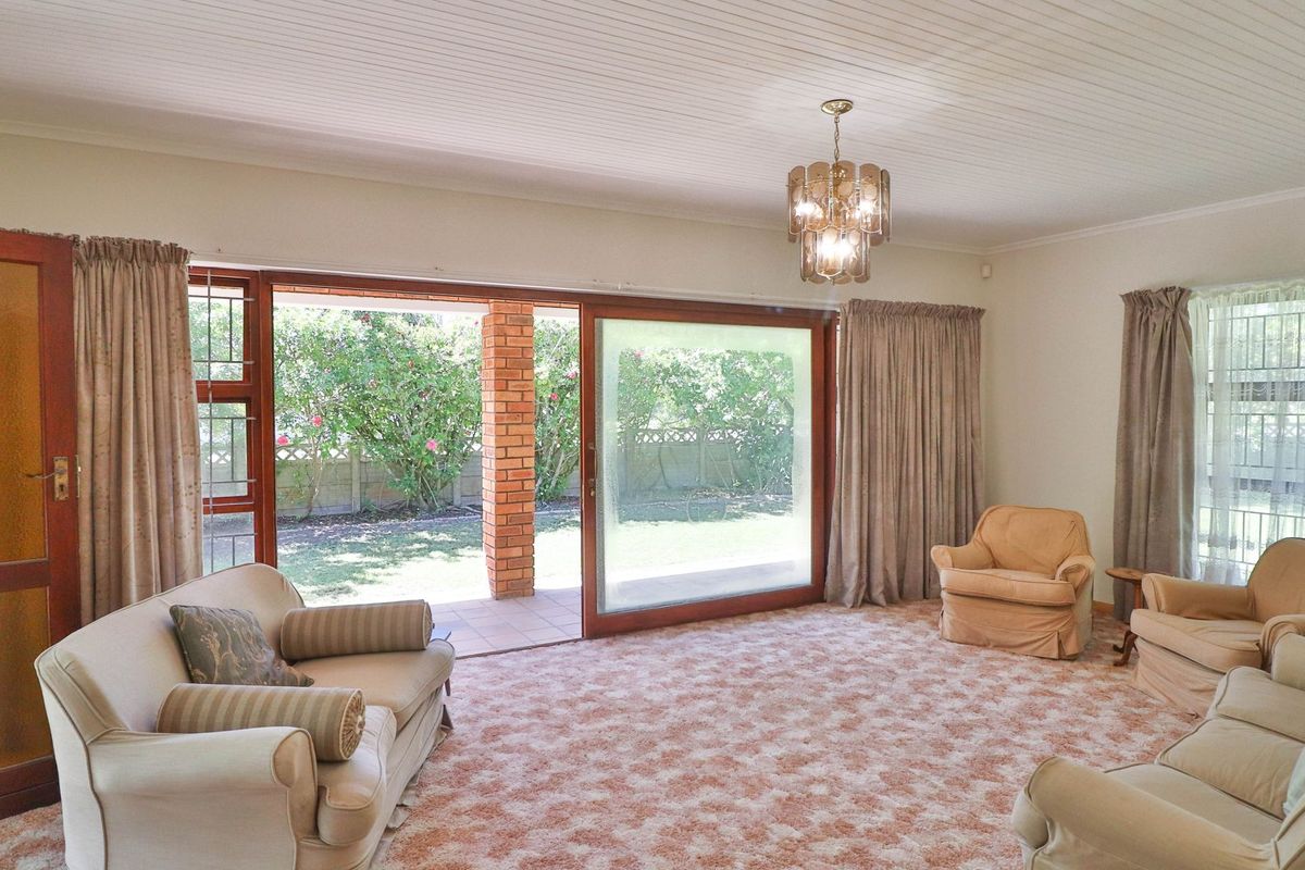 A Charming Family Home with Endless Potential on Sedgefield’s Island.  - Photo 5