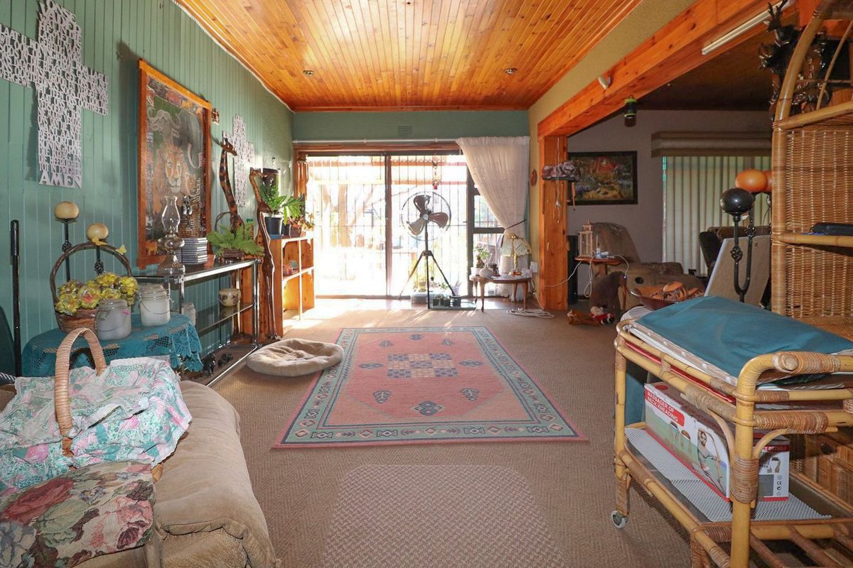 RENTAL OPPORTUNITY WITH SPACIOUS  4 BEDROOM HOME - Photo 3