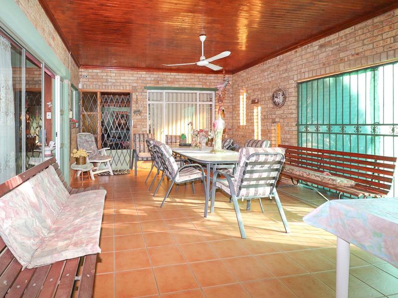 RENTAL OPPORTUNITY WITH SPACIOUS  4 BEDROOM HOME - Photo 2