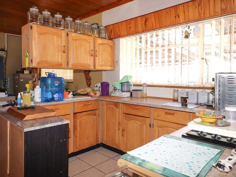 RENTAL OPPORTUNITY WITH SPACIOUS  4 BEDROOM HOME - Photo 9