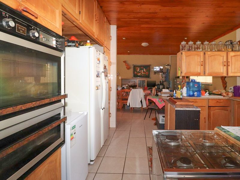 RENTAL OPPORTUNITY WITH SPACIOUS  4 BEDROOM HOME - Photo 8