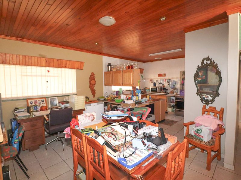 RENTAL OPPORTUNITY WITH SPACIOUS  4 BEDROOM HOME - Photo 6