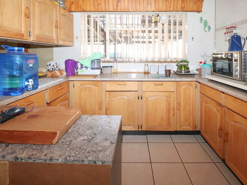 RENTAL OPPORTUNITY WITH SPACIOUS  4 BEDROOM HOME - Photo 7