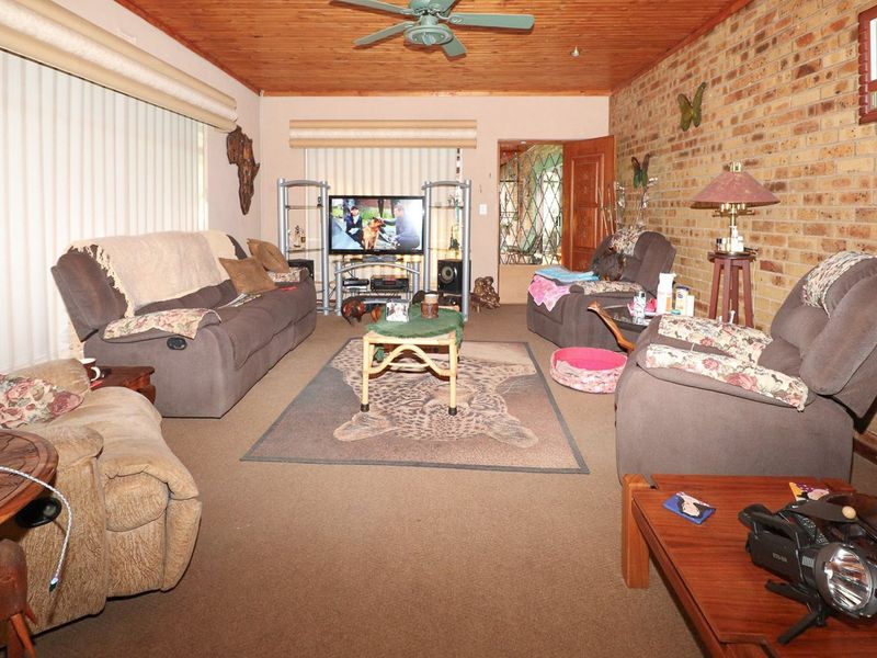 RENTAL OPPORTUNITY WITH SPACIOUS  4 BEDROOM HOME - Photo 5