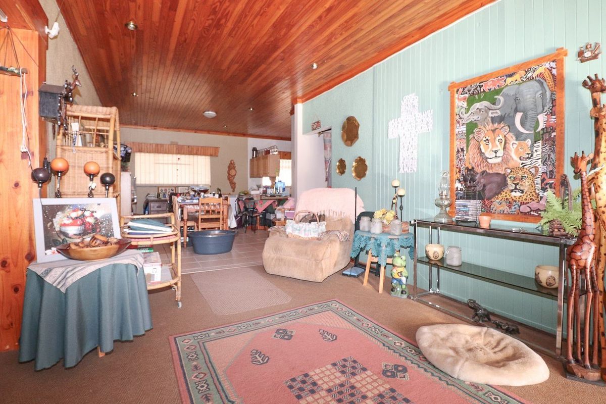 RENTAL OPPORTUNITY WITH SPACIOUS  4 BEDROOM HOME - Photo 4