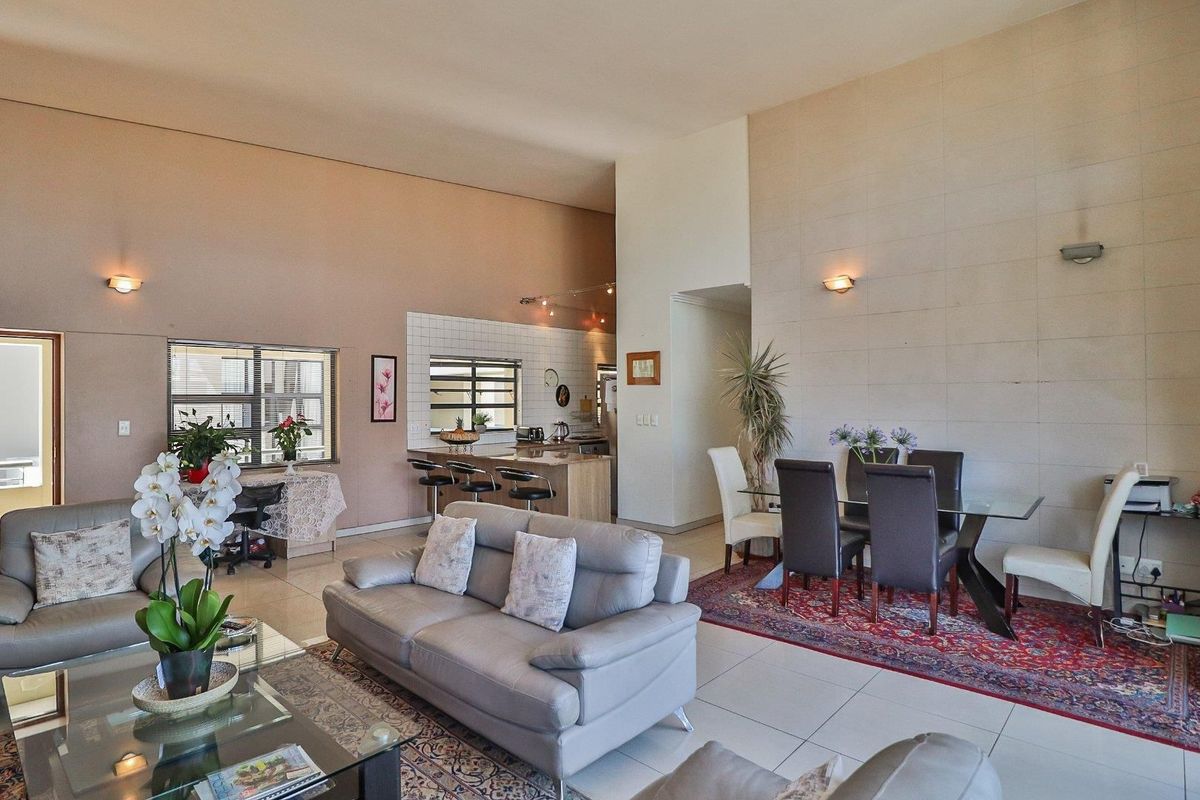 3 BEDROOM PENTHOUSE FOR SALE IN THE HEART OF BEDFORD!! - Photo 5