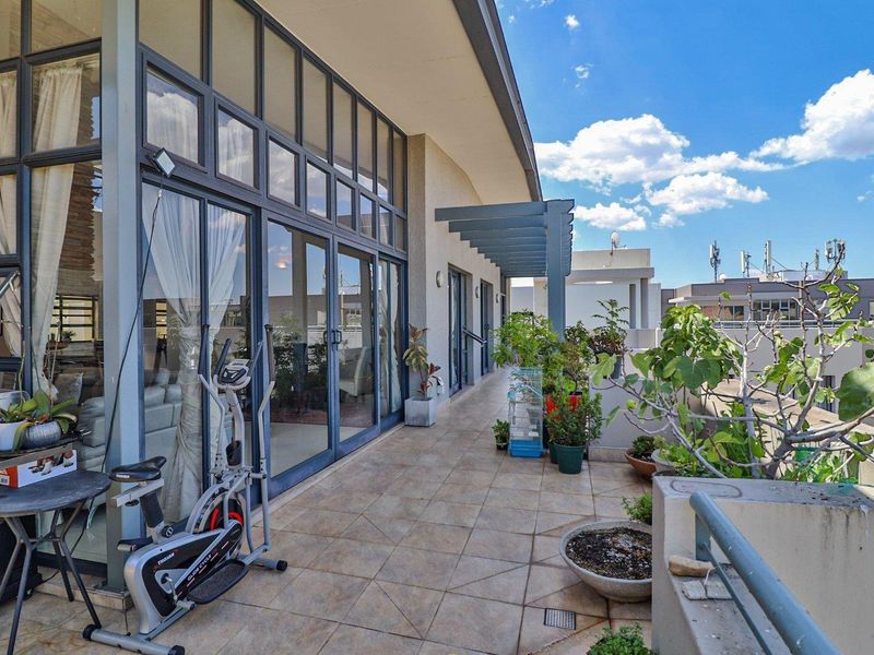 3 BEDROOM PENTHOUSE FOR SALE IN THE HEART OF BEDFORD!! - Photo 10