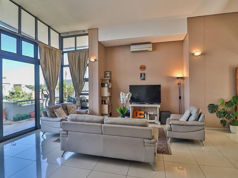 3 BEDROOM PENTHOUSE FOR SALE IN THE HEART OF BEDFORD!! - Photo 4