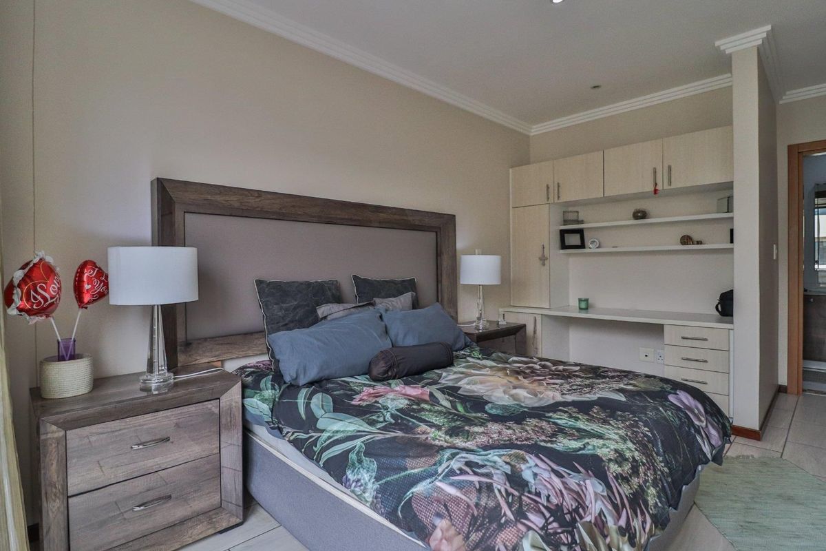 2 BEDROOM APARTMENT FOR SALE IN BEDFORD SQUARE - Photo 4