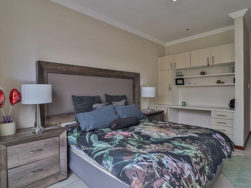 2 BEDROOM APARTMENT FOR SALE IN BEDFORD SQUARE - Photo 4