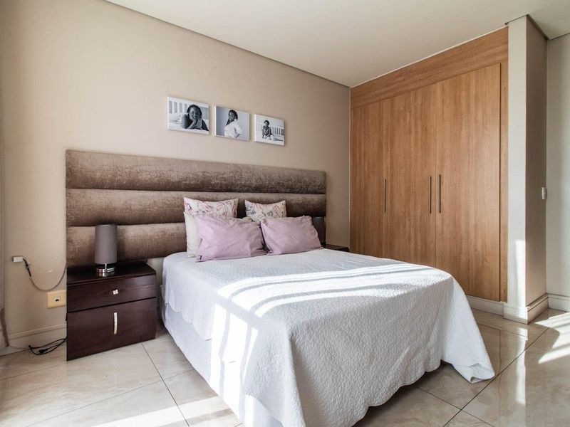 Upmarket 2 Bedroom Apartment for Sale - Photo 3