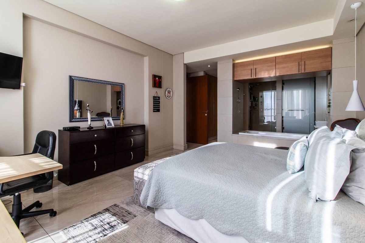 Upmarket 2 Bedroom Apartment for Sale - Photo 4