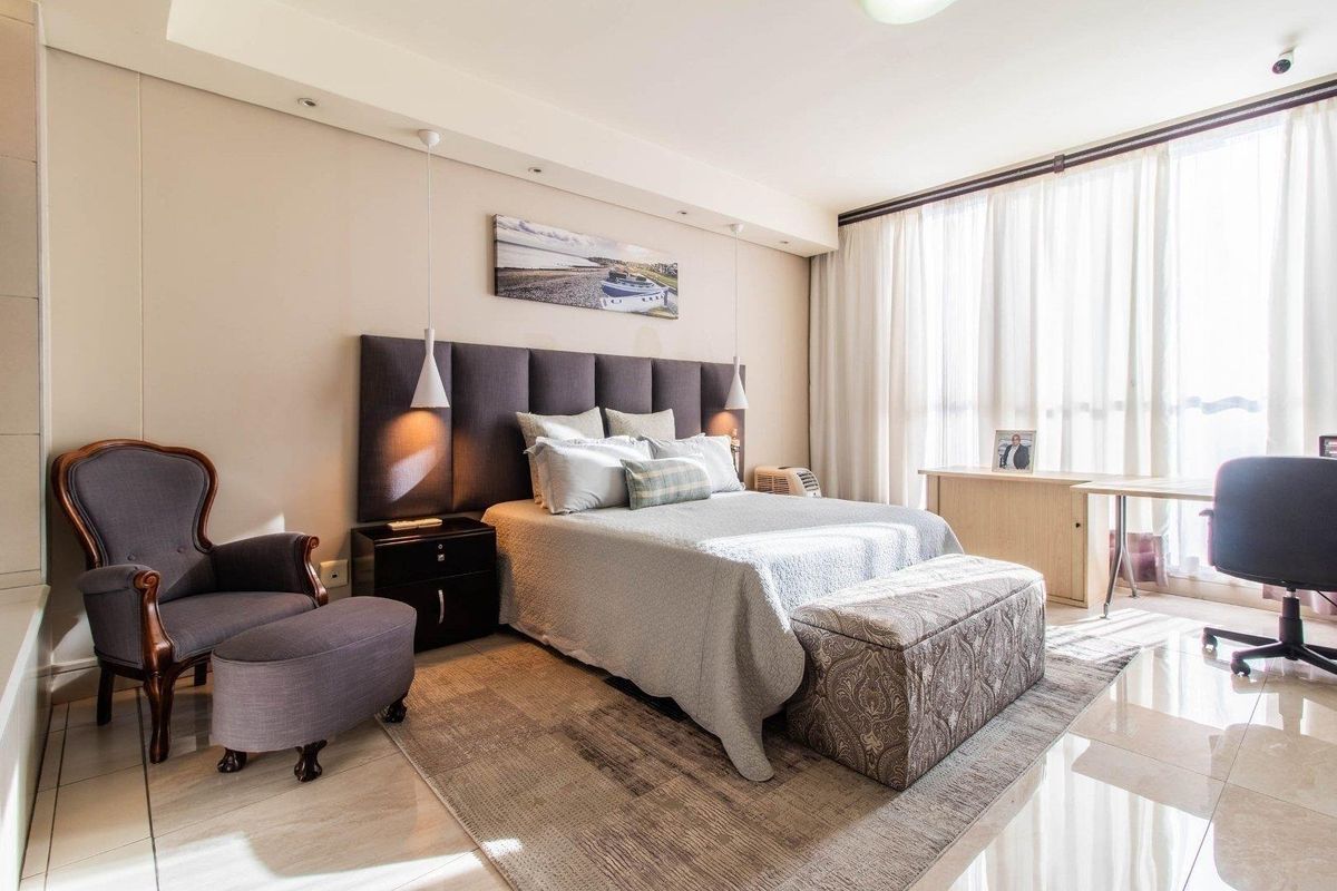 Upmarket 2 Bedroom Apartment for Sale - Photo 2