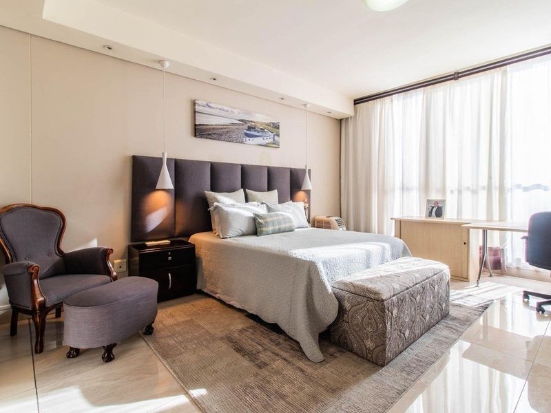 Upmarket 2 Bedroom Apartment for Sale - Photo 2